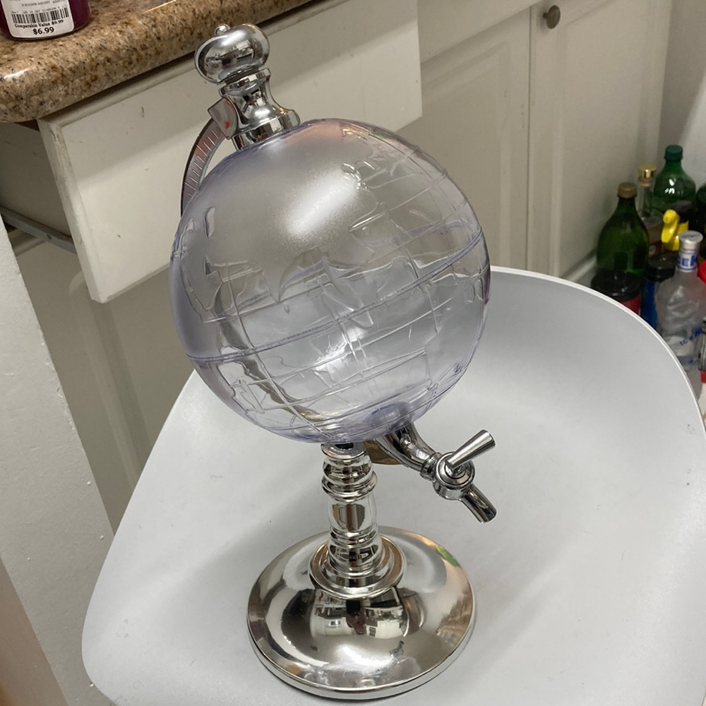 Man Cave Globe Drink Dispenser  2 Quart with Pour Spout NEW